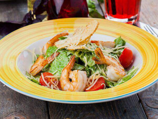 Grizzly Bar - Салат Цезарь с тигровыми креветками