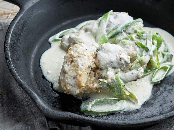 Толстый гусь - Кролик, тушенный в сметанном соусе