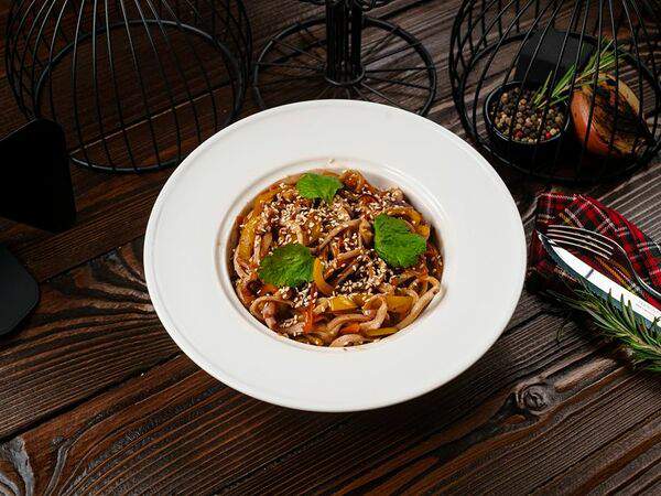 New Slam Food & Music - Кальмары с овощами Wok по-китайски