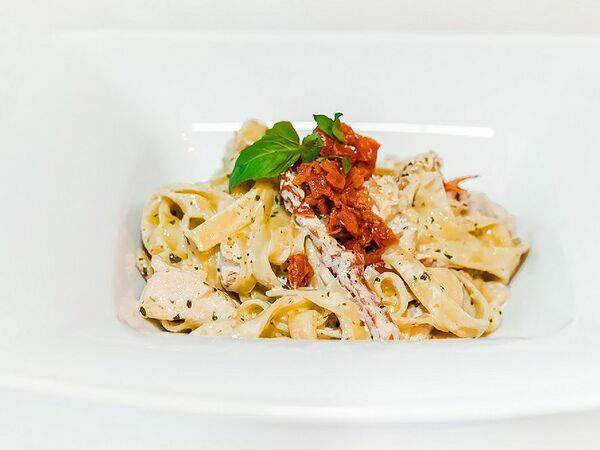 Траттория пицца - Фетучини с вялеными томатами