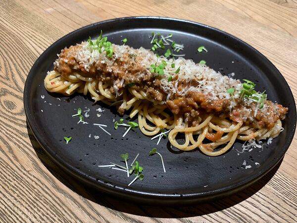 Lyric - Паста с соусом болоньезе