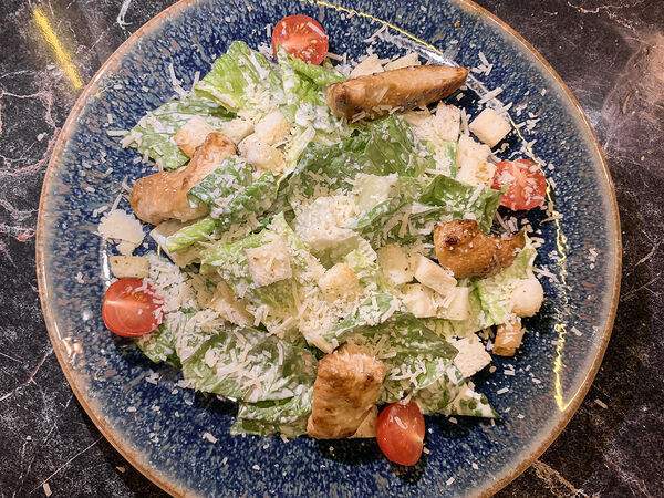 Ботаник - Салат Цезарь с курицей