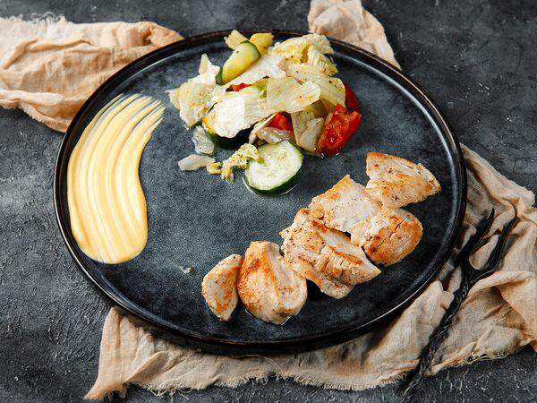 City Lounge - Куриное филе с миксом салата