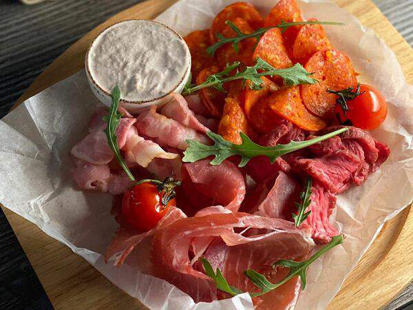 Шенген - Мясное ассорти: хамон, ростбиф, чоризо, панчетта