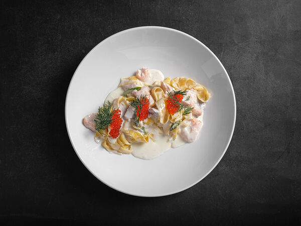 More & More - Папарделли с сёмгой и красной икрой в сливочном соусе