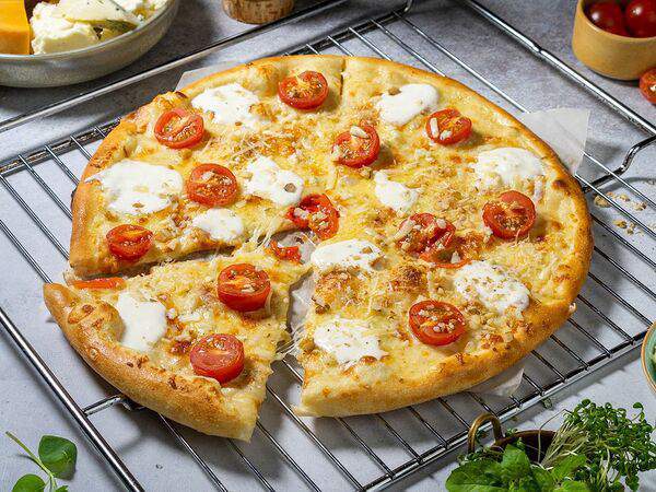 Базилико-пицца - Кватро Формаджи