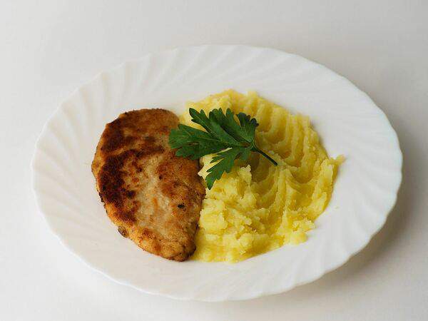 Немодный Гусь - Отбивная из куриного филе с картофельным пюре