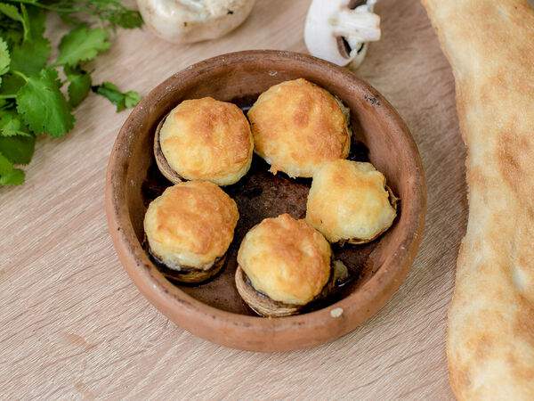 Пекарня Батоно - Запеченные шампиньоны с сулугуни