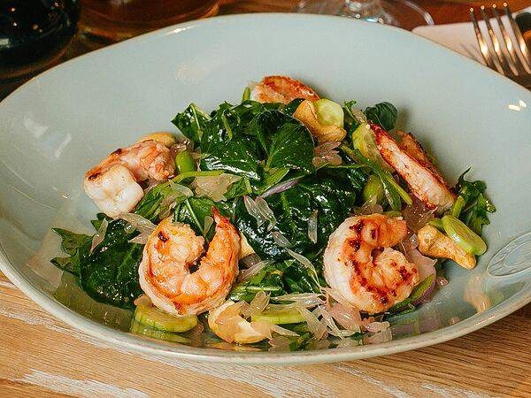 Сыроварня - Салат с креветками, помело и кешью