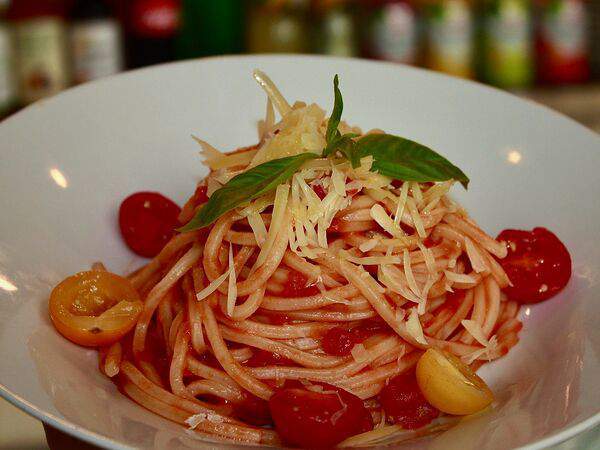 Pulcinella - Спагетти Помодоро с моцареллой