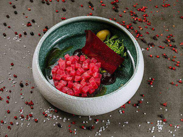 12 - Тартар из тунца со свекольным джемом