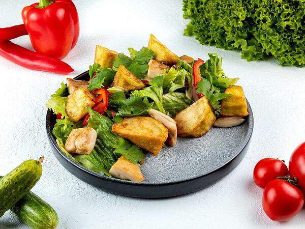 PizzBurg - Салат с бедром цыплёнка и баклажаном в устричном соусе