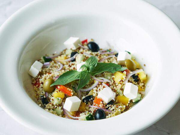 Фрешфит - Салат с киноа, овощами и кунжутной заправкой