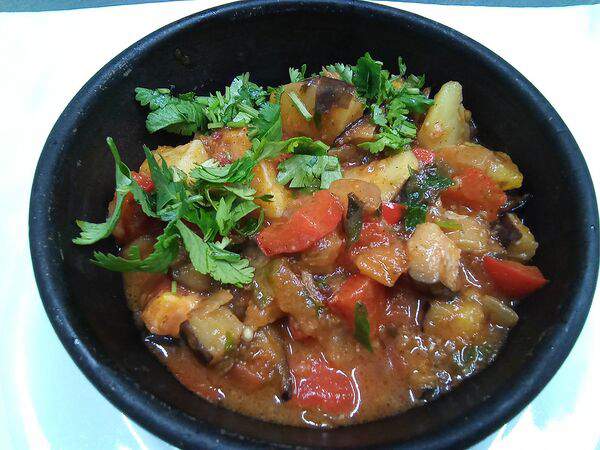 Старый двор - Аджаб-сандал