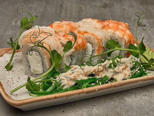 Останемся здесь - Ролл Сливочная креветка с салатом Чука