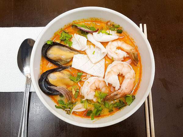Аян - Суп Том Ям с рисовой лапшой и морепродуктами