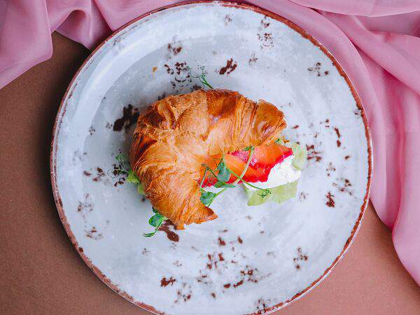 Underground - Круассан с лососем и творожным сыром