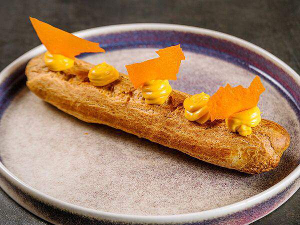 12 - Эклер с облепихой