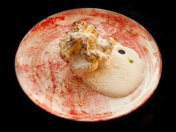 Мясной ресторан Скотина - Запеченная цветная капуста с муссом из копченого сыра