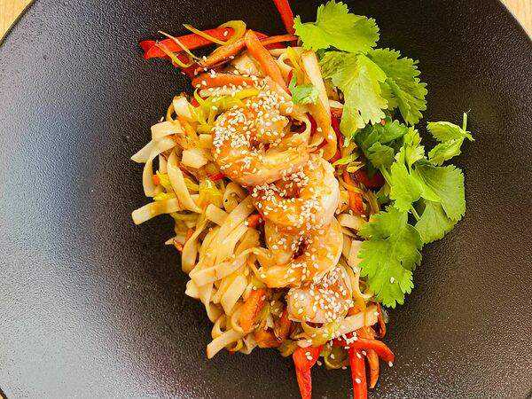 Ibis Kitchen - Лапша Удон по-Тайски с креветками