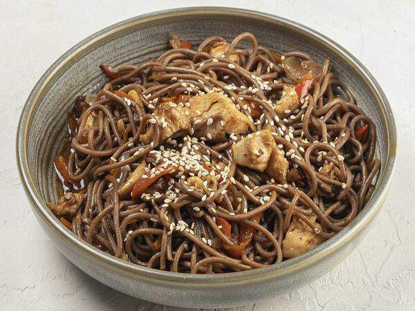 Бангкок - Лапша-соба с курицей