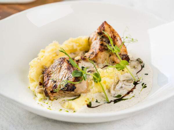 АндерСон - Филе индейки с картофельным пюре и трюфельным соусом