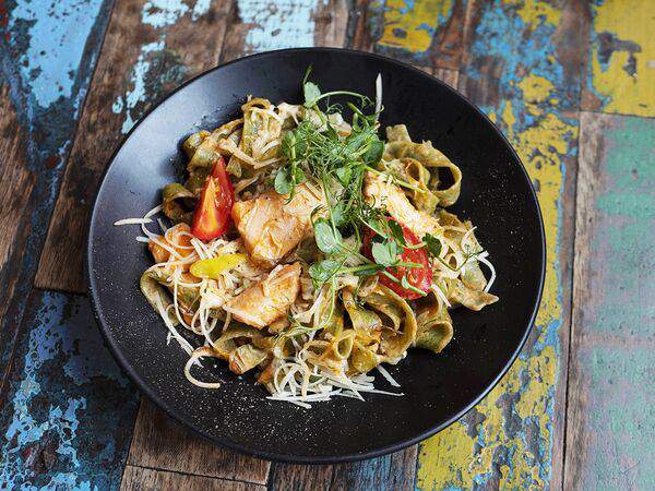 Coffee Room - Шпинатные тальятелле с лососем