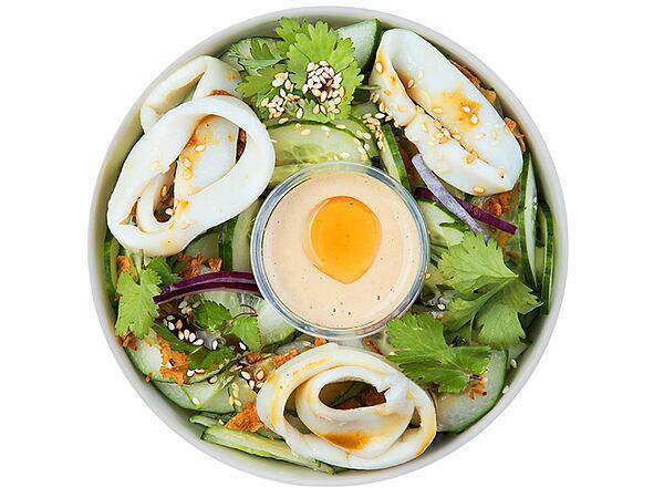 Покешная Nop Inexpensive - Салат c кальмаром и кремом из кешью