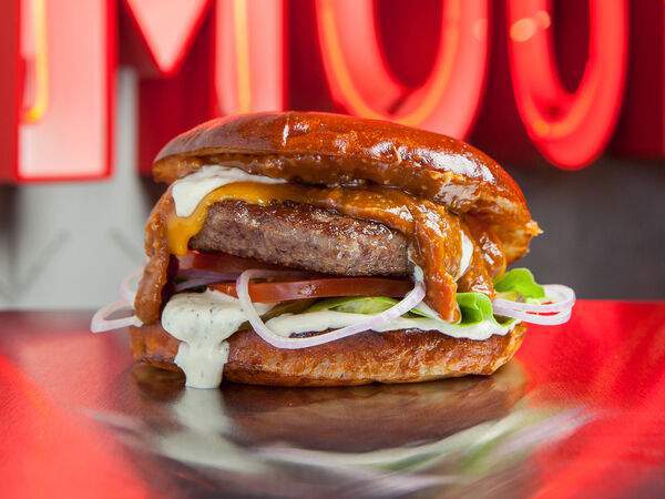Moo Moo Burgers - Бургер Швейцарец Ореховый