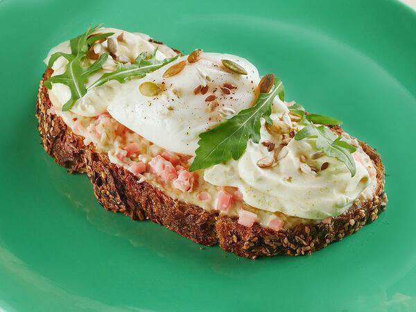 Union Coffee Pizza - Брускетта Бенедикт с ветчиной и сыром