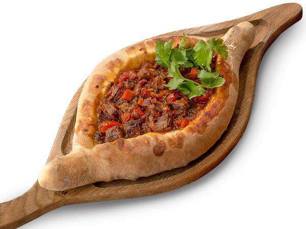 Патари - Аджарули с говядиной и томатным соусом