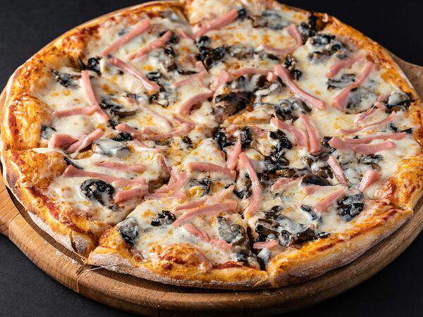 Первый - Пицца с ветчиной и грибами