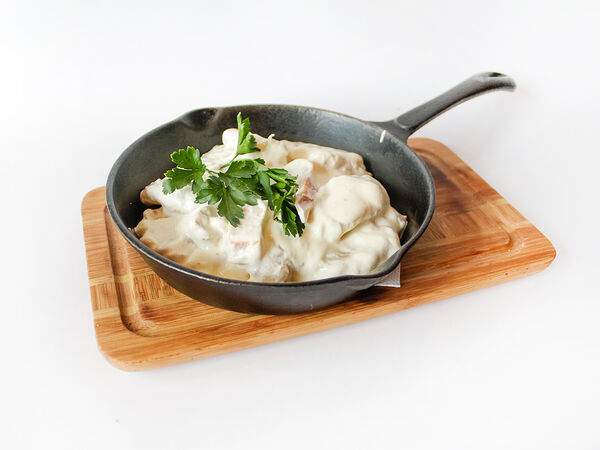 Вареничная №9 - Вареники с припеком из куриной грудки в сливочном соусе