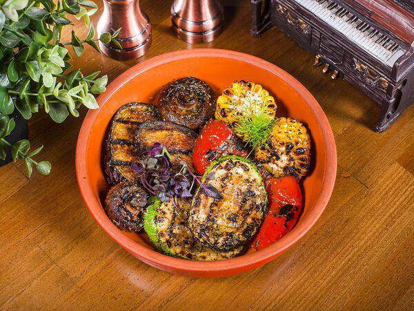 Мясной ресторан Ребро - Овощи на гриле с кукурузой