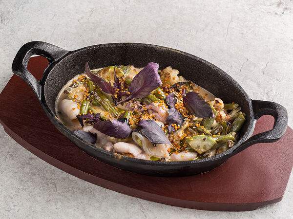 Море рядом - Сковорода с кальмаром