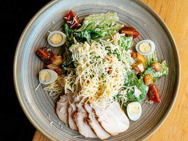 Хачапурия - Салат Цезарь с курой