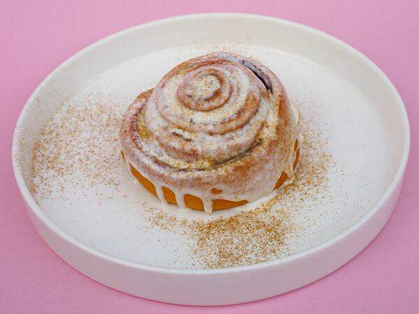 Sisters Coffee & Wine - Синнабон с корицей и сливочным кремом