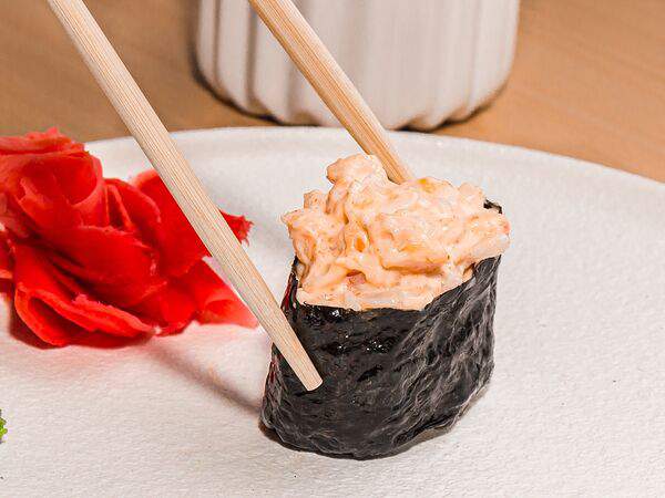 Суши бай Б - Суши Копченый лосось спайси