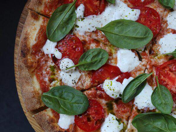 The Odi - Пицца с узбекскими томатами и страчателлой