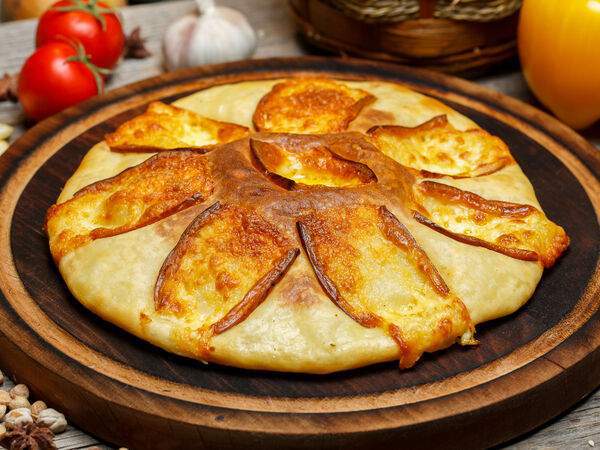 Бахор - Хачапури с копченым сулугуни