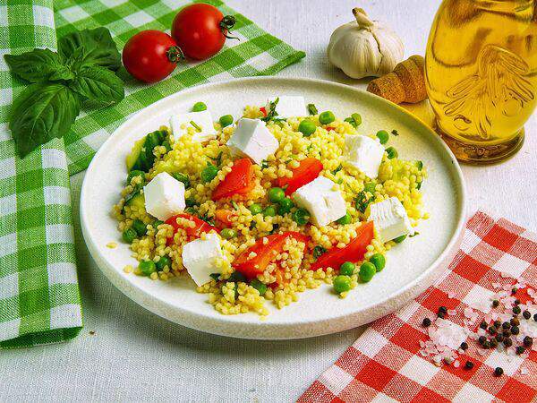 Burrata - Салат со свежими овощами и кускусом