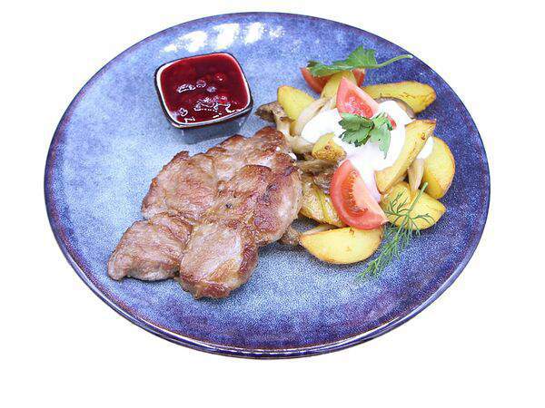 Карлсон - Стейк из свинины с брусничным соусом