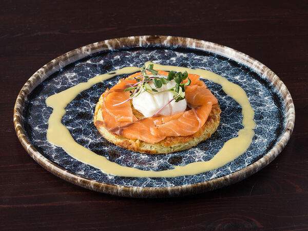 Территория - Яйцо пашот на дранике с сёмгой