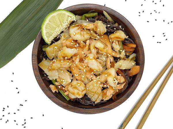 Сура суши - Рисовая лапша с морским миксом в устричном соусе