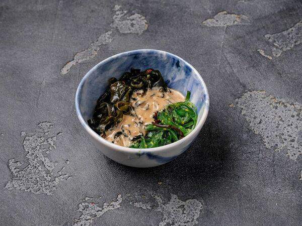 Горячо Азия - Чука, вакаме, ореховый соус