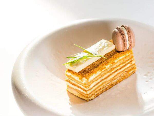 Red wall - Медовик с апельсиновой карамелью и эстрагоном