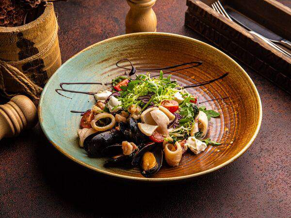 Прожарка - Салат с морепродуктами