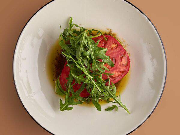 Игрушки - Салат Авокадо с томатами и ароматной заправкой