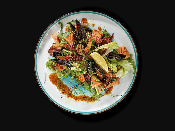 Olster Irish Pub - Салат с морепродуктами