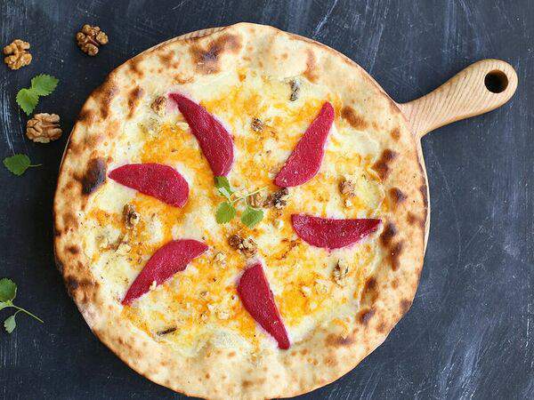 Osteria Mario - Пицца Четыре сыра с грушей